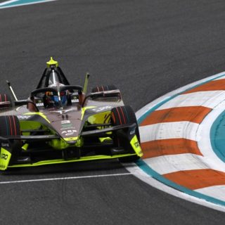 Pepe Martí recuperó tres posiciones en parrilla para sumar dos nuevos puntos en el Miami E-Prix 2026.