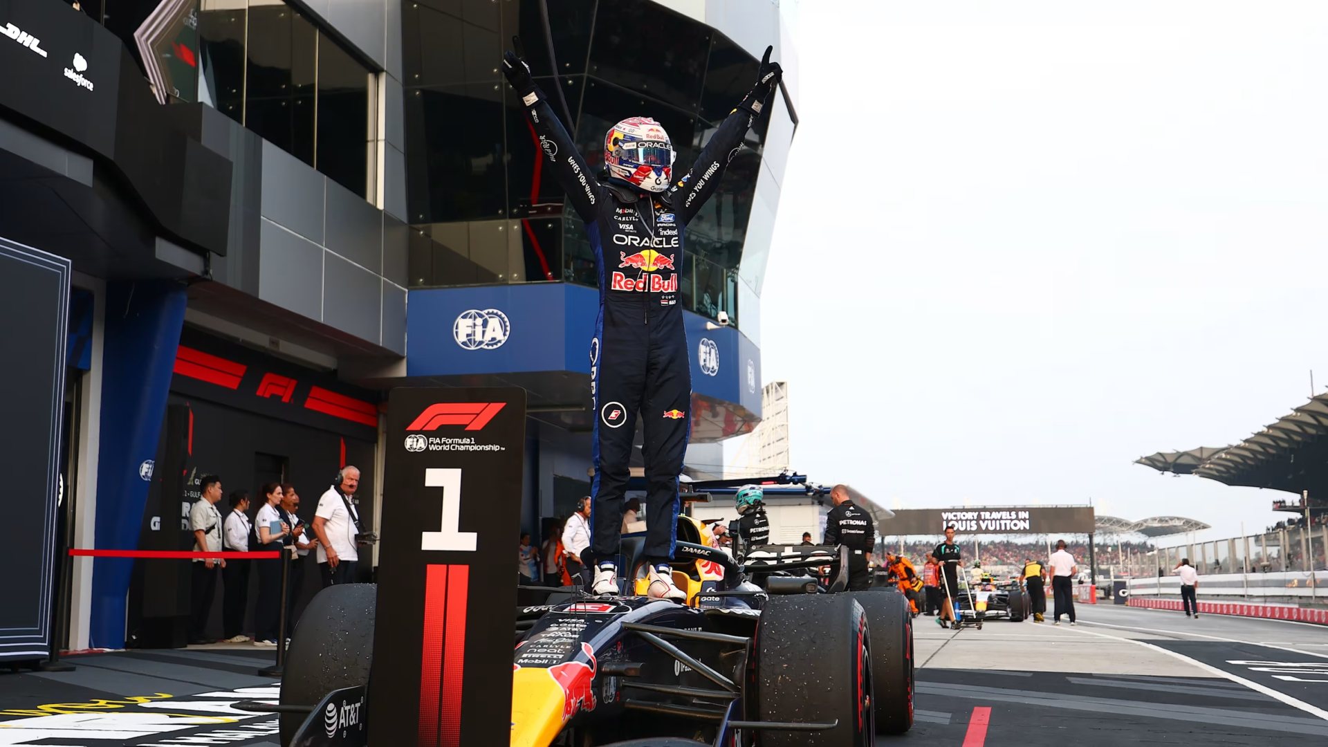 Celebración Verstappen Malasia pitlane F1 2026