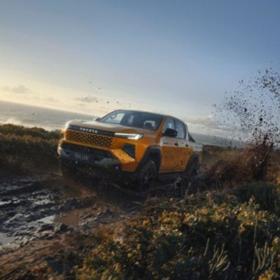 La nueva Toyota Hilux estrena generación con versiones híbrida de 48V y 100% eléctrica.